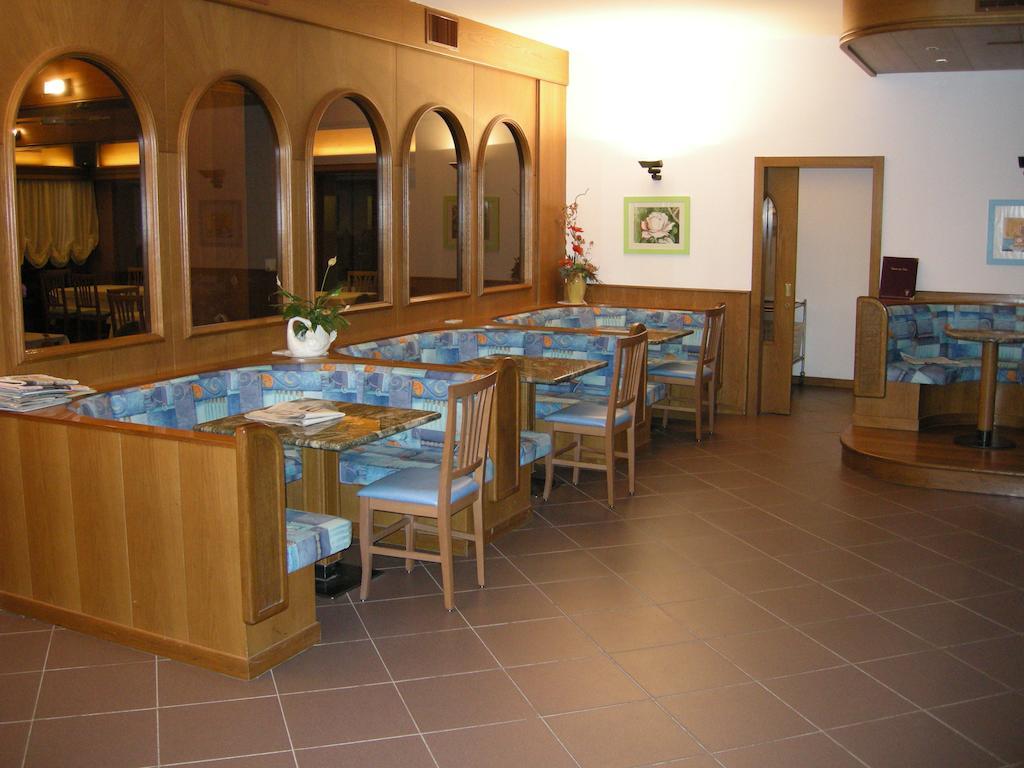Hotel Europa Cembra Cembra Lisignago Bagian luar foto